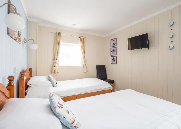 Best Hotels with Entertainment in Llandudno