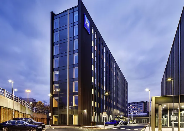 Top Manchester Airport Hotels with Free Amenities